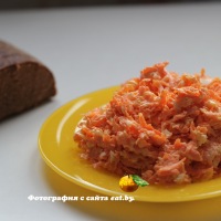 Салат из сырой моркови и сыра
