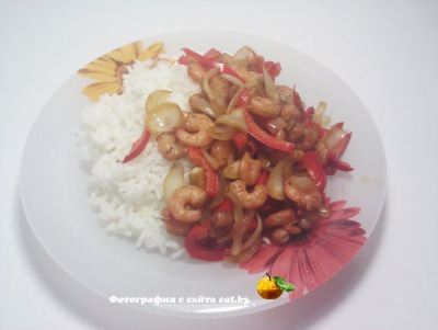 Креветки со сладким перцем и рисом