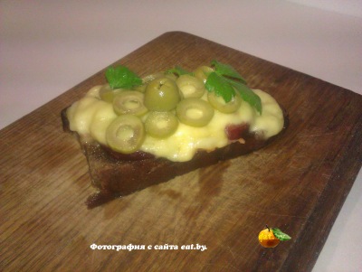 фото Бутерброд с сыром и салями в микроволновке