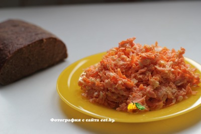 Салат из сырой моркови и сыра