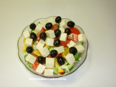 фото Греческий салат (с брынзой и помидором)