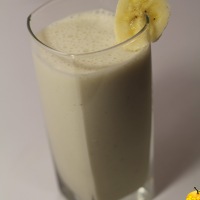 Молочный коктейль с мороженным и бананом