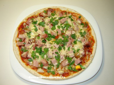 фото Пицца с ветчиной и сыром